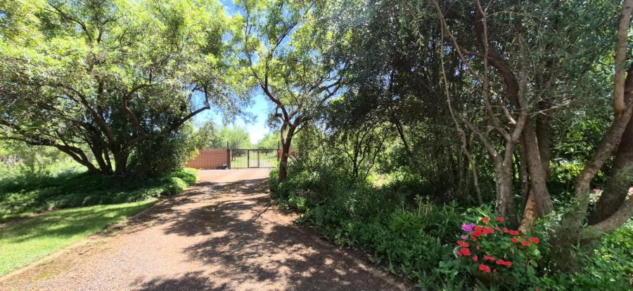 5 Bedroom Property for Sale in Rustenburg Rural North West